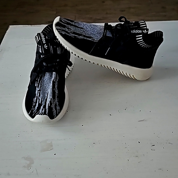 Adidas - Picture 1 of 4